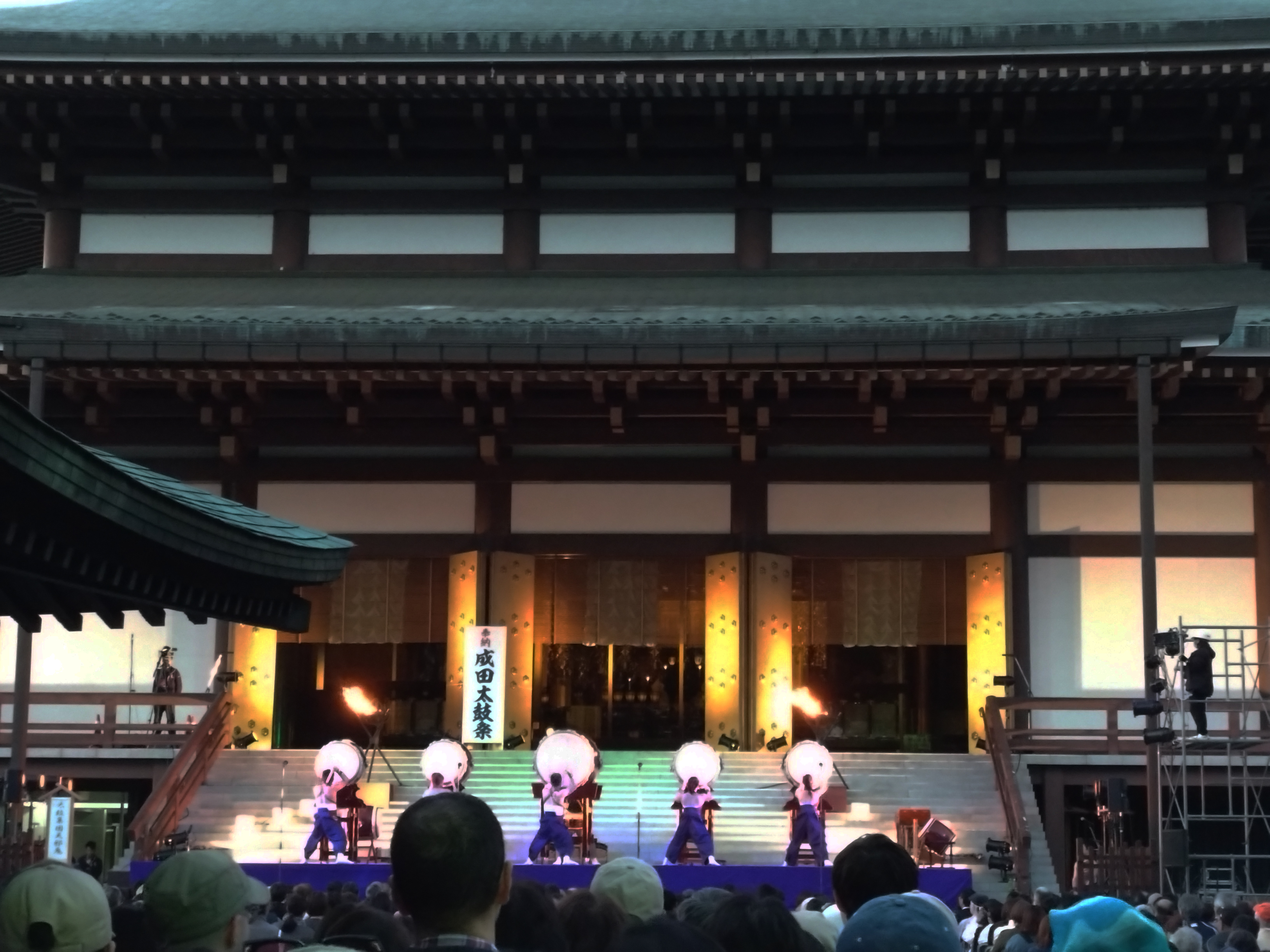 成田太鼓祭夜舞台画像